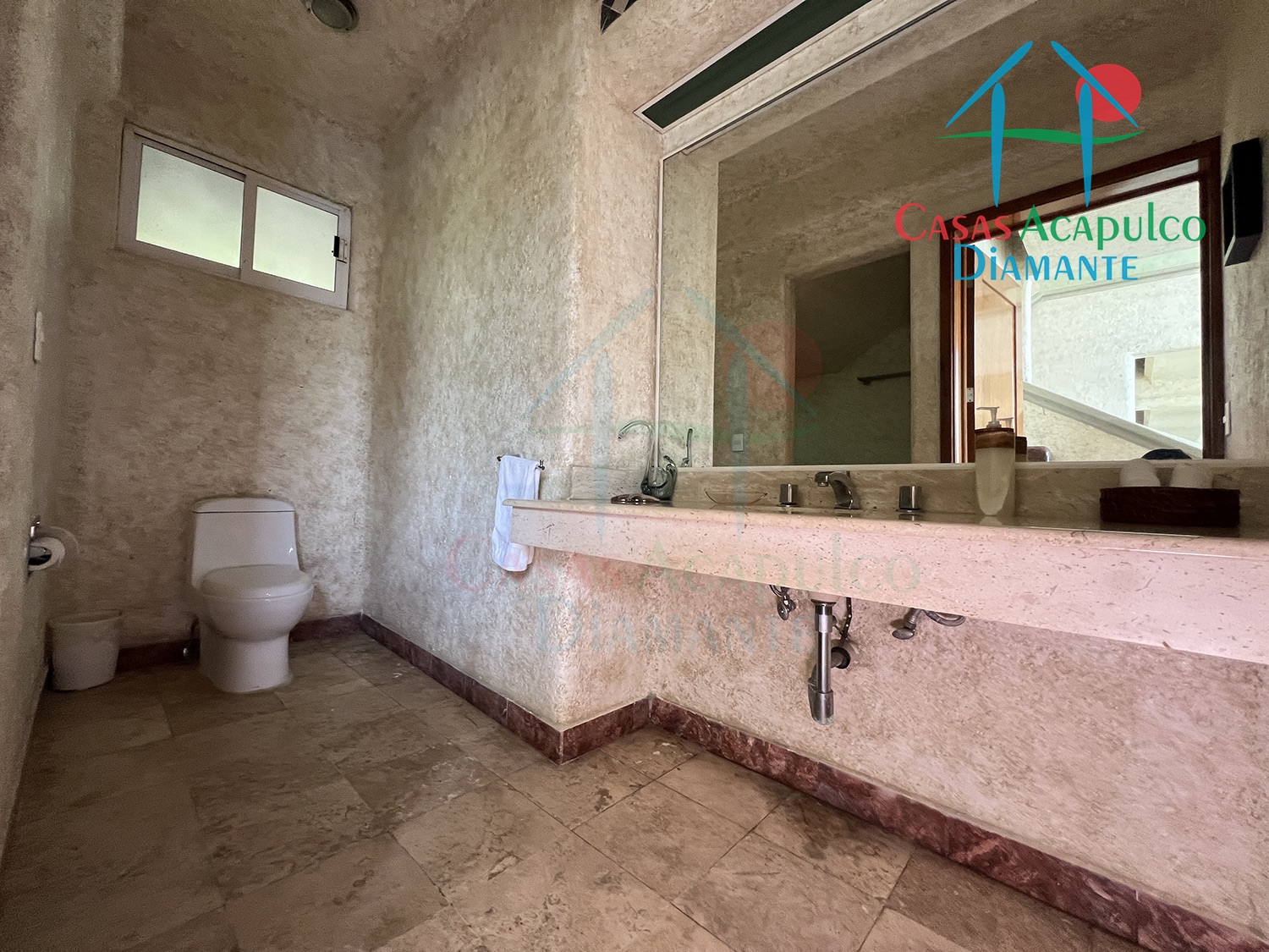 Villa Marfil - Baño de visitas 1